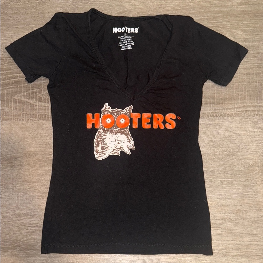 Hooters Black and Orange Short Sleeve Tee